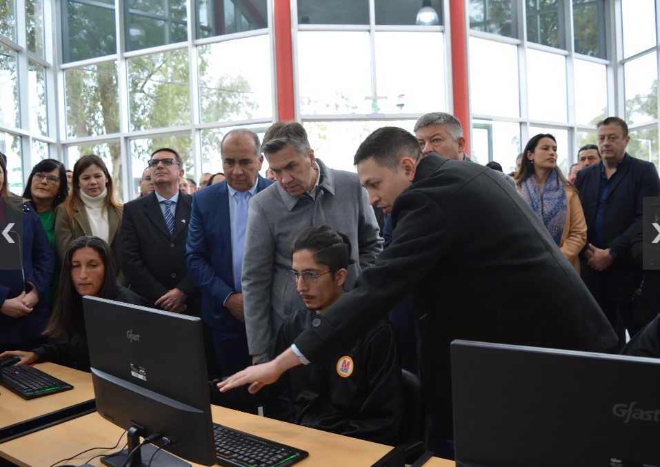 Las Breñas: El Gobernador Zdero inauguró el centro de monitoreo municipal
